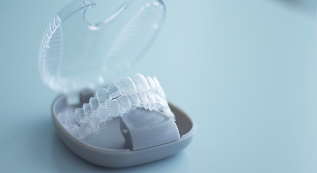 Orthodontie Invisalign à Paris pour redresser ses dents Dr Cohen